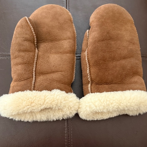 Cozy Brown Mittens with Cream Trim - Picture 4 of 4